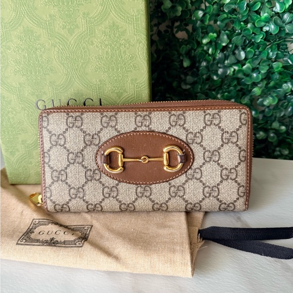 Gucci Supreme Monogram Canvas Horsebit Brown and Tan Women's Zippy Wallet - Picture 2 of 9